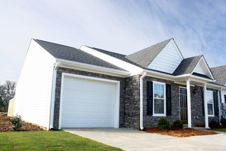 Highborne Apartments & Villas in Augusta, GA - Foto de edificio - Building Photo