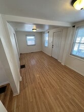 215 Dunlap St in Lansing, MI - Building Photo - Building Photo