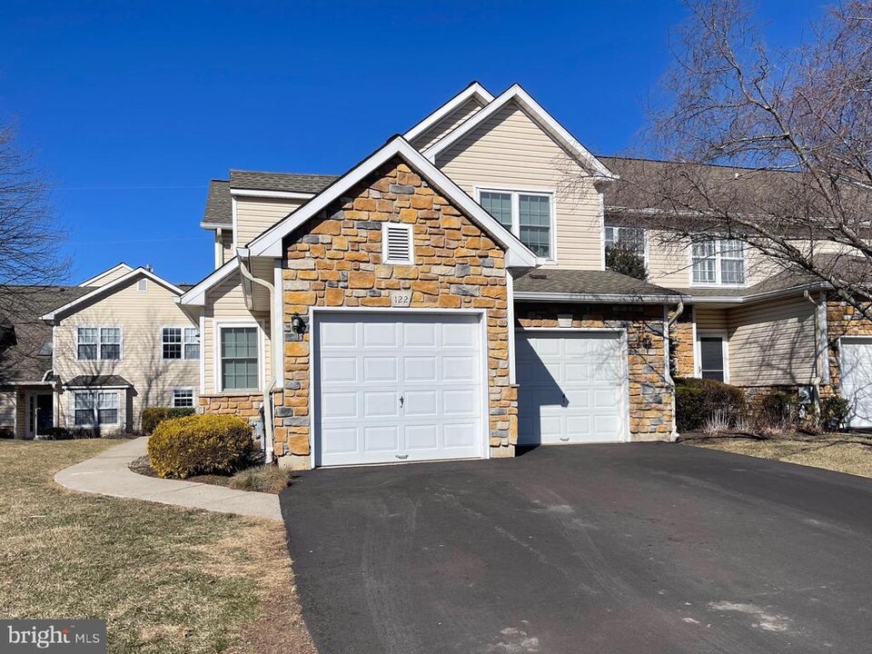 122 Shoal Creek Dr in Blue Bell, PA - Building Photo