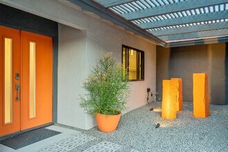 2222 E Via Escuela in Palm Springs, CA - Building Photo - Building Photo