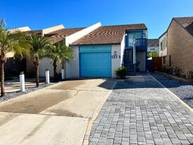 127 E Atol St in South Padre Island, TX - Building Photo