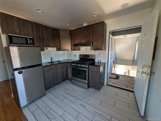 20 Blauvelt Ave, Unit 2R in West Haverstraw, NY - Building Photo - Building Photo