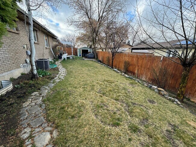 891 N 300 W in Pleasant Grove, UT - Building Photo - Building Photo