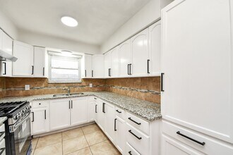 1139 Hartwick Rd in Houston, TX - Foto de edificio - Building Photo