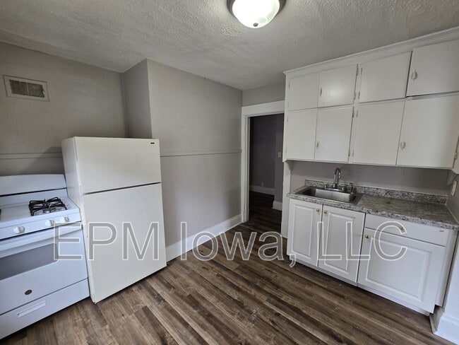 property at 408 1/2 Locust St