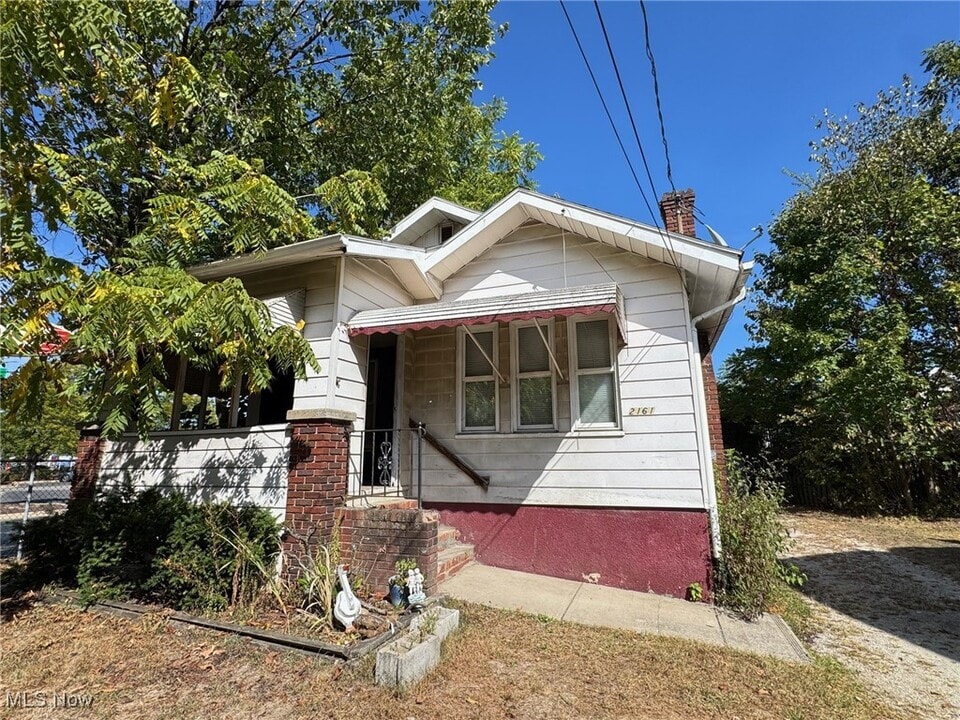2161 East Ave in Akron, OH - Building Photo