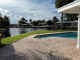 5251 NE 29th Ave in Fort Lauderdale, FL - Building Photo