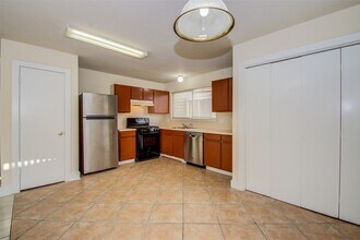 15850 E Park Ct in Houston, TX - Foto de edificio - Building Photo