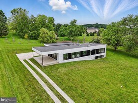 317 Clearview Ave in Nazareth, PA - Building Photo