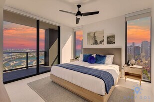 601 NE 1st Ave in Miami, FL - Building Photo