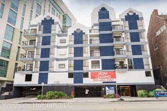 747 Gayley Ave in Los Angeles, CA - Building Photo - Interior Photo