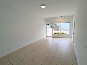 500 Northwood Rd-Unit -2325 in West Palm Beach, FL - Building Photo - Building Photo