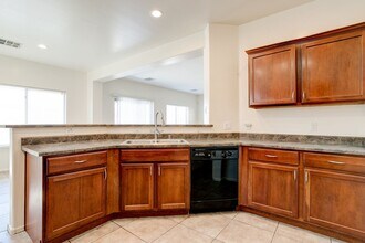 9928 W Chipman Rd in Tolleson, AZ - Building Photo - Building Photo