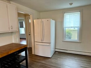 156 Exchange St in Millis, MA - Foto de edificio - Building Photo