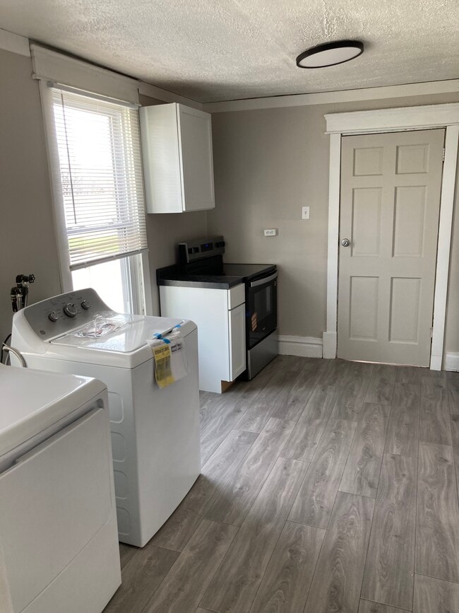 4023 Fairlawn Ave, Unit Apt 1 in Dunbar, WV - Building Photo - Building Photo