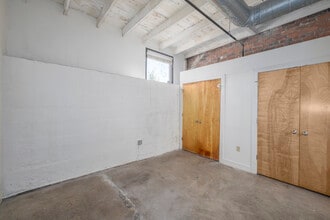 Eagle Mill Lofts in Richmond, VA - Foto de edificio - Interior Photo