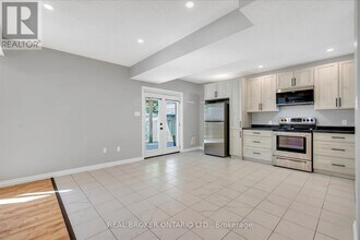 99 Langlaw Dr in Cambridge, ON - Building Photo - Building Photo