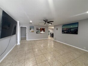 4410 Waltham Ave in Tampa, FL - Building Photo - Building Photo