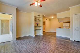 Lakeshore Villas in Humble, TX - Building Photo - Building Photo