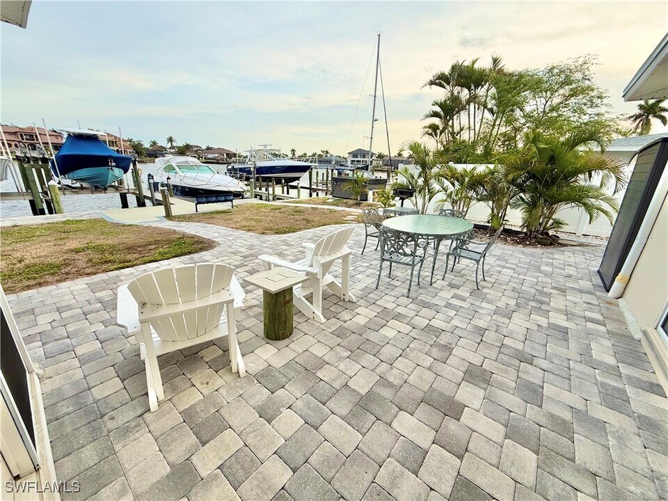 1730 Bikini Ct in Cape Coral, FL - Building Photo