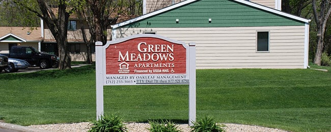 Green Meadows Apartments in Mitchell, SD - Foto de edificio - Building Photo
