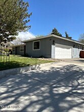 7050 Pembroke Dr in Reno, NV - Building Photo - Building Photo