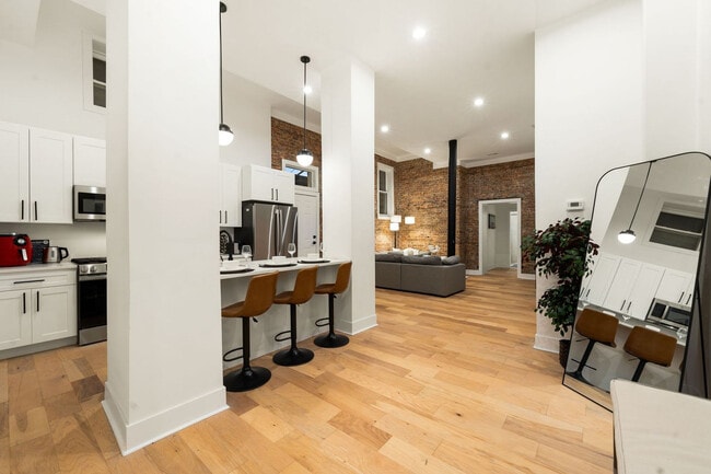 property at 1941 W Augusta Blvd