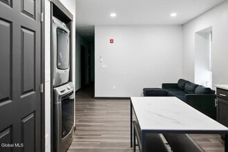 1368 Central Ave in Albany, NY - Foto de edificio - Building Photo