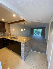 1100 NW 87th Ave in Coral Springs, FL - Foto de edificio - Building Photo