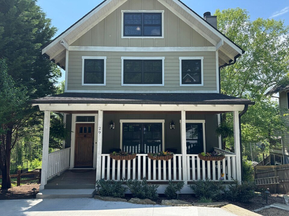 29 Thurland Ave in Asheville, NC - Building Photo