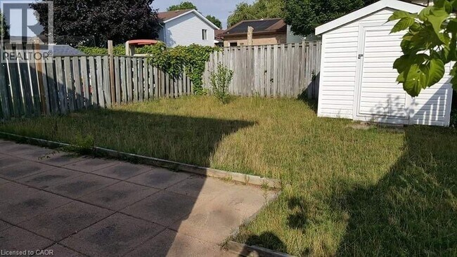 486 Kingscourt Dr in Waterloo, ON - Building Photo - Building Photo