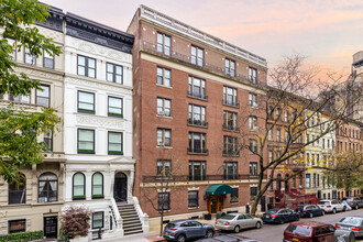 136 W 75th St in New York, NY - Building Photo - Primary Photo