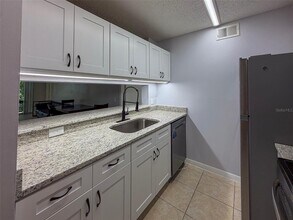 3921 SW 34th St in Gainesville, FL - Foto de edificio - Building Photo