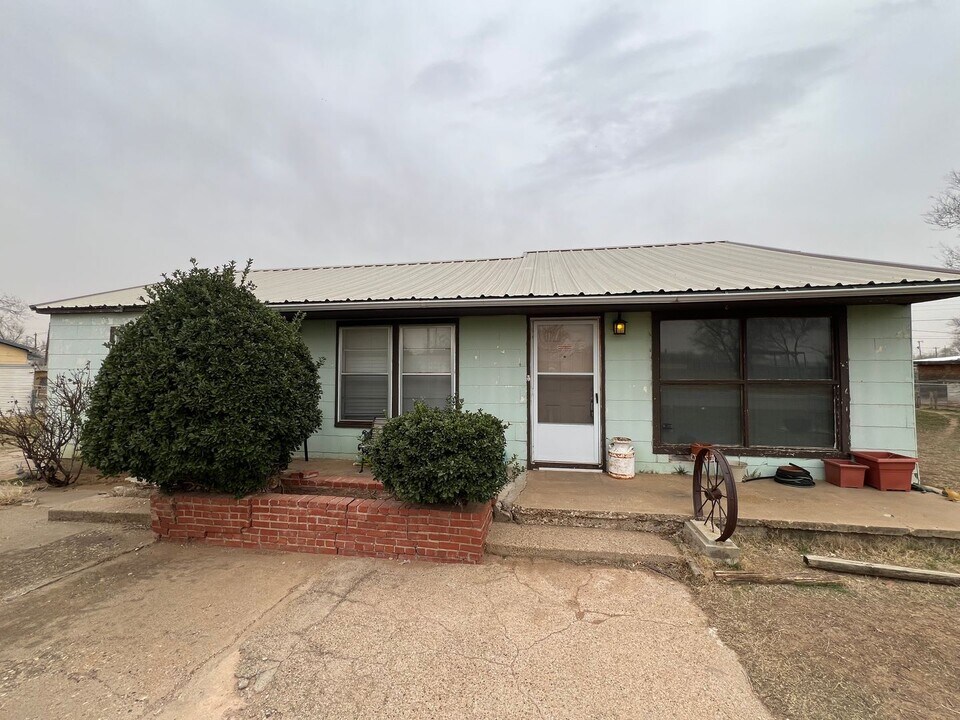 2012 E 47th St in Lubbock, TX - Building Photo