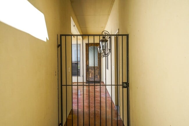 2801 Indian Wells Dr E in Kerrville, TX - Building Photo - Building Photo