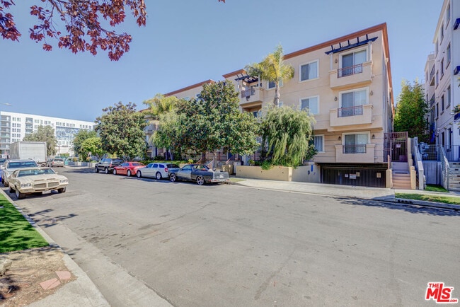 property at 1444 S Point View St
