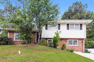 6913 Doncaster Rd in Jonesboro, GA - Building Photo
