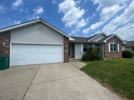 833 Money Tree Dr in Chatham, IL - Building Photo