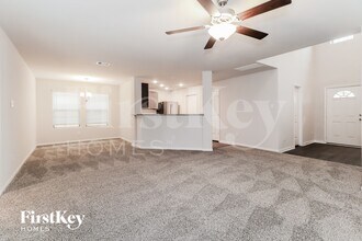 25617 Roy Rogers Rd in Patton Village, TX - Foto de edificio - Building Photo