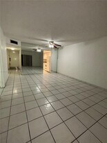 13701 Kendale Lakes Cir in Miami, FL - Building Photo