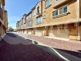 240 W Juniper Ave in Gilbert, AZ - Building Photo