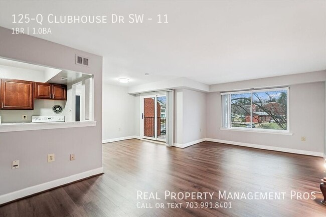 125 Clubhouse Dr SW in Leesburg, VA - Building Photo - Building Photo