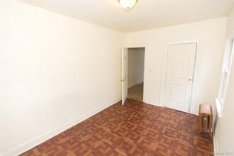 6 Greendale Ave in Mount Vernon, NY - Building Photo - Building Photo