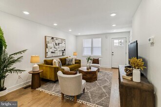 732 Harry St in Conshohocken, PA - Foto de edificio - Building Photo