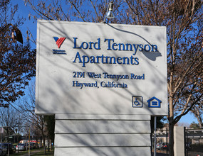 Lord Tennyson in Hayward, CA - Foto de edificio - Building Photo