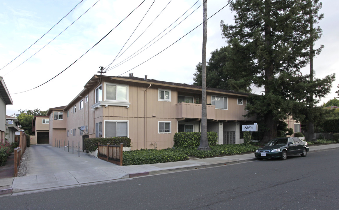 Robles apartments in Menlo Park, CA - Building Photo