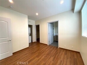 953 Normandie Ave-Unit -205 in Los Angeles, CA - Building Photo - Building Photo