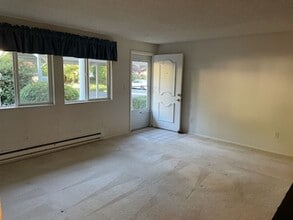 8325 Cirque Dr W in University Place, WA - Building Photo - Building Photo