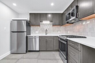 105 Farrwood Ave in North Andover, MA - Building Photo - Building Photo