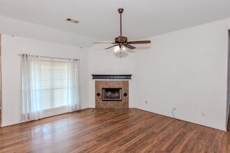 13570 Miller Ln in Willis, TX - Building Photo - Building Photo